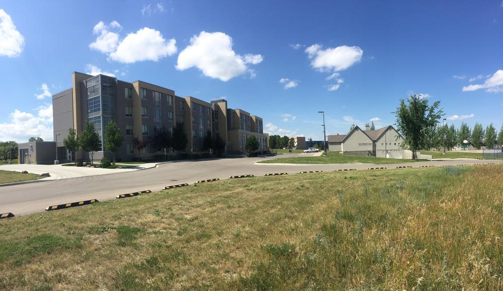 University Of Lethbridge Lux Hotel Exterior foto