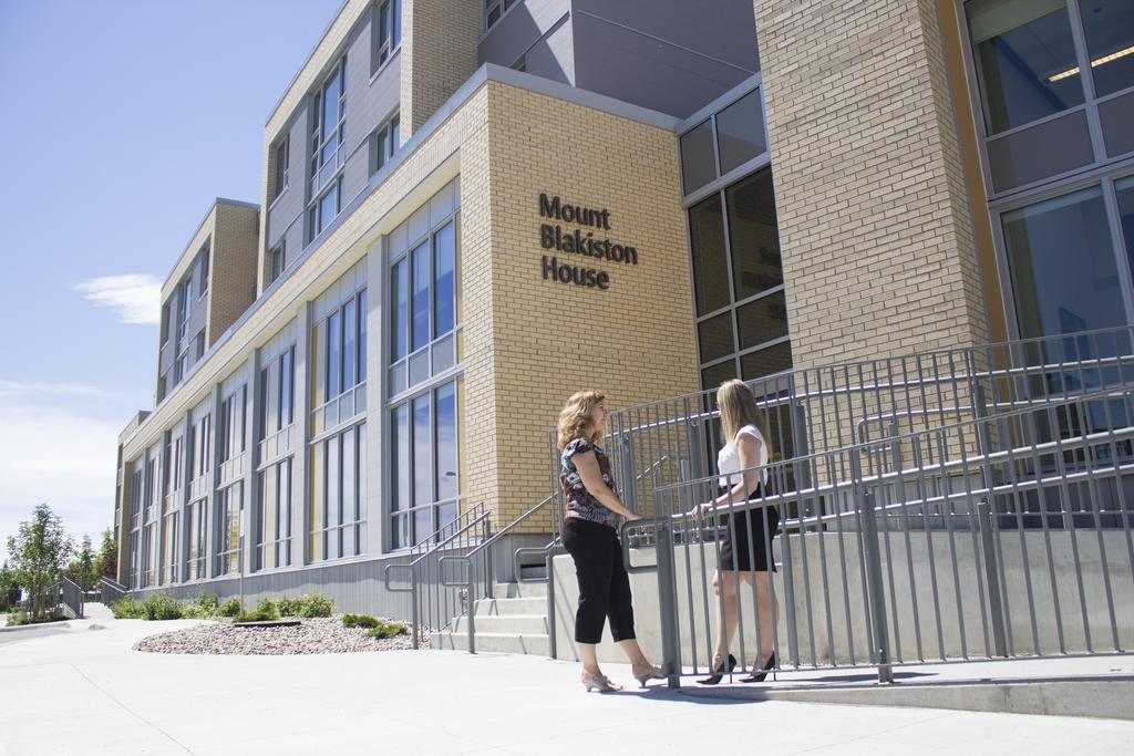 University Of Lethbridge Lux Hotel Exterior foto