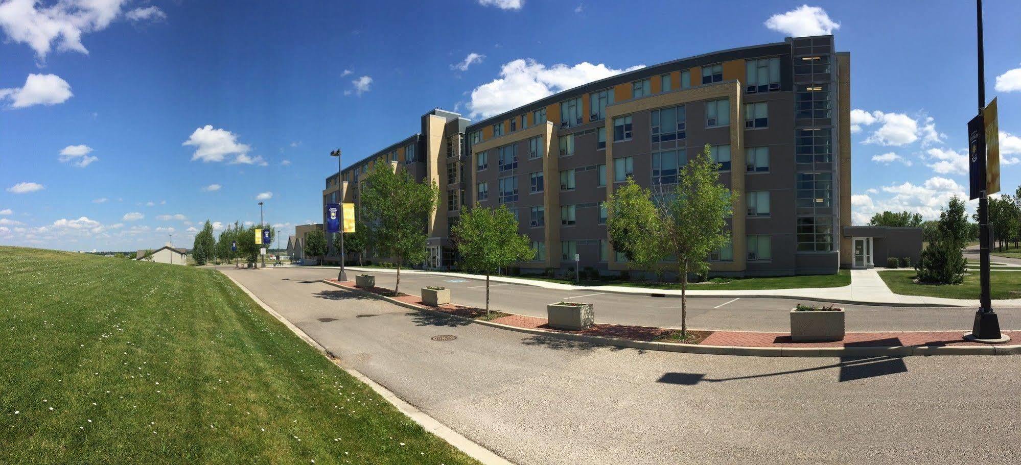 University Of Lethbridge Lux Hotel Exterior foto