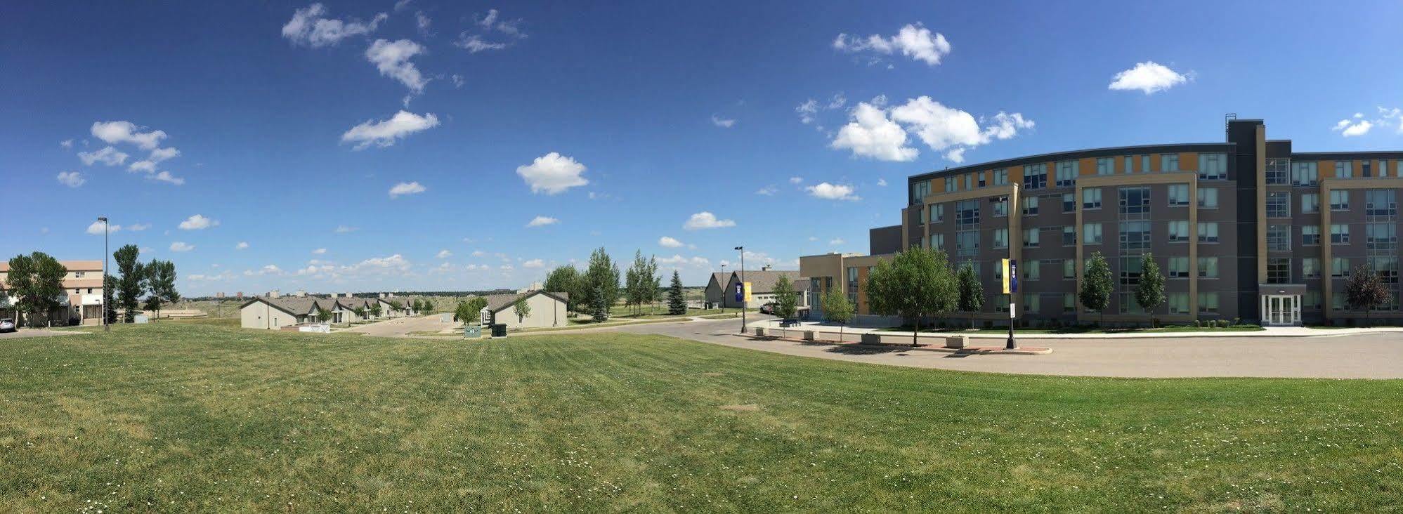 University Of Lethbridge Lux Hotel Exterior foto